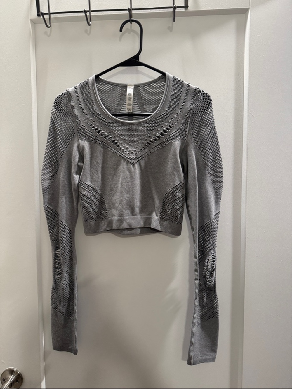 ALO Yoga Light Gray Textured Cropped Long-Sleeve Top